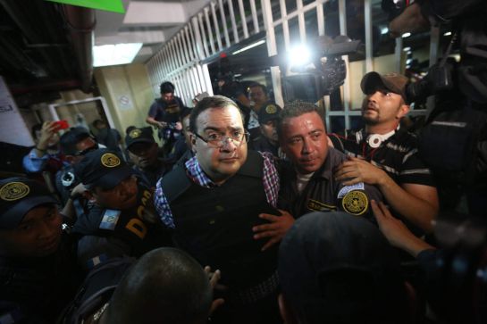 Zapean a Javier Duarte antes de entrar a su primera audiencia Zapean a Javier Duarte antes de entrar a su primera audiencia