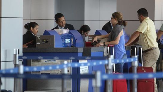 Entérate lo que las aerolíneas tienen derecho a hacer con sus clientes Entérate lo que las aerolíneas tienen derecho a hacer con sus clientes