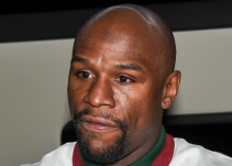 Floyd Mayweather abre un striptease en Las Vegas