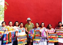 Diseñador francés vende bolsas hechas por mujeres mayas en 28 mil pesos, a ellas les paga 235 por cada una