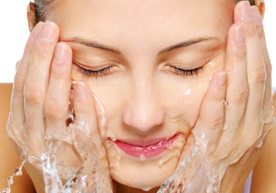 7 hábitos que los dermatólogos quieren que dejes de hacer lo más antes posible 7 hábitos que los dermatólogos quieren que dejes de hacer lo más antes posible