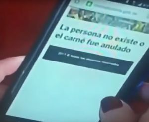El ridículo que hace Maduro tras no aparecer su registro en el Carnet El ridículo que hace Maduro tras no aparecer su registro en el Carnet
