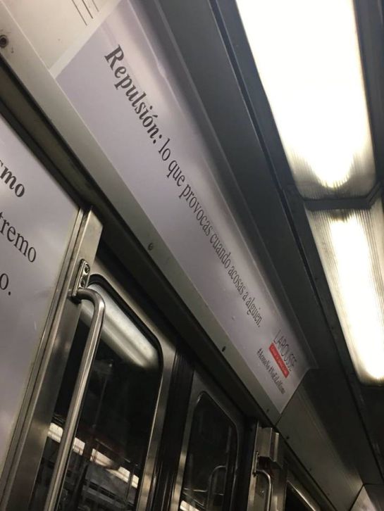 Larousse lanza campaña contra el acoso y machismo en el Metro Larousse lanza campaña contra el acoso y machismo en el Metro