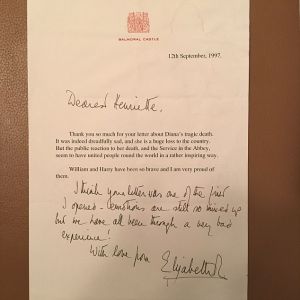 Carta de Isabel II a su dama de honor tras la muerte de Lady Di Carta de Isabel II a su dama de honor tras la muerte de Lady Di