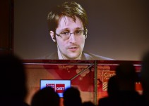 Tenemos mucho que perder cuando el gobierno redefine nuestros derechos: Edward Snowden
