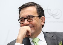 Respalda CONAGO a Ildefonso Guajardo en negociación del TLC