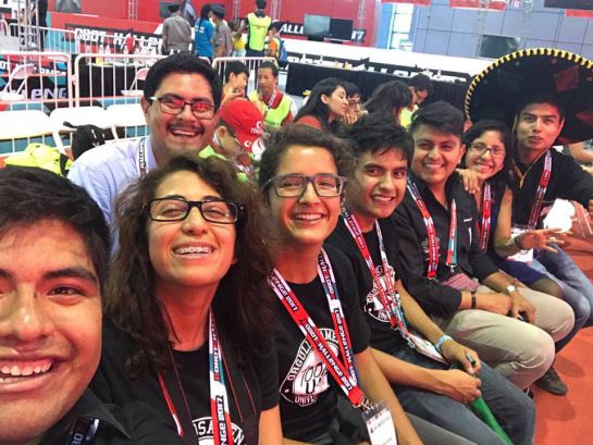 Estudiantes mexicanos ganan concurso de robótica en China Estudiantes mexicanos ganan concurso de robótica en China