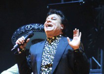 Homenajean a Juan Gabriel en Parácuaro, a un año de su muerte