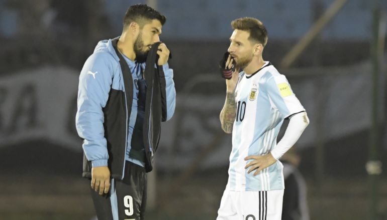 Los curiosos detalles en los zapatos que utilizó Messi ante Uruguay Los curiosos detalles en los zapatos que utilizó Messi ante Uruguay