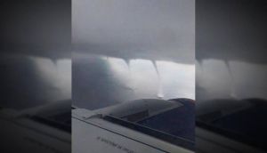 Tornados,Rusia,Vuelos: Avión esquiva tres tornados para aterrizar en Rusia Tornados,Rusia,Vuelos: Avión esquiva tres tornados para aterrizar en Rusia