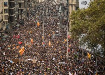Miles de personas se echan a la calle en la jornada de movilizaciones en Cataluña