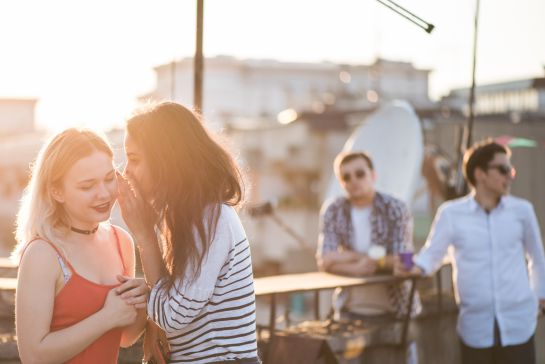 10 características de una persona chismosa 10 características de una persona chismosa
