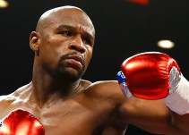 Floyd Mayweather sorprende con fotos sadomasoquistas a lado de tres mujeres