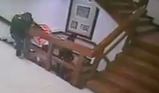 Video: Presunto secuestrador se lanza de las escaleras en la SEIDO Video: Presunto secuestrador se lanza de las escaleras en la SEIDO