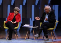 Trump podría reelegirse: Chomsky