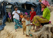 Niños rohinyas refugiados en Bangladesh hacen dibujos a modo de terapia