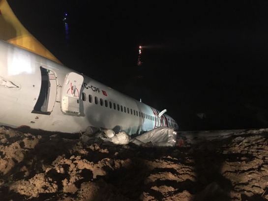 Turquia, avión: Video del momento en que un avión se sale de la pista en Turquia Turquia, avión: Video del momento en que un avión se sale de la pista en Turquia