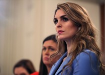 Renuncia directora de comunicación de la Casa Blanca