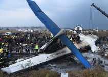 Avión se estrella en Nepal; hay 49 muertos