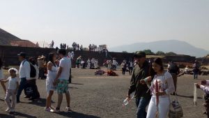 Cientos reciben a la primavera en Teotihuacán Cientos reciben a la primavera en Teotihuacán