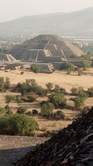 Cientos reciben a la primavera en Teotihuacán Cientos reciben a la primavera en Teotihuacán