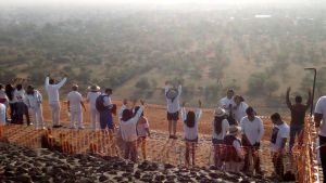 Cientos reciben a la primavera en Teotihuacán Cientos reciben a la primavera en Teotihuacán