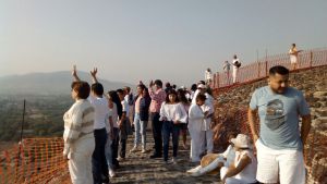 Cientos reciben a la primavera en Teotihuacán Cientos reciben a la primavera en Teotihuacán