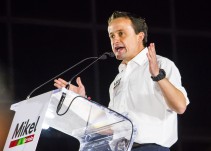 Mikel Arriola inicia campaña en el Monumento a la Revolución
