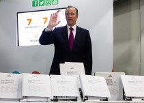 Declara Meade ingreso anual de más de 2MDP