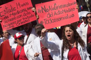Protestan médicos en diferentes entidades del país Protestan médicos en diferentes entidades del país