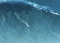 Surfeó la ola más grande del mundo