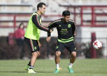 Carlos Vela cedería su lugar a Rafa Márquez