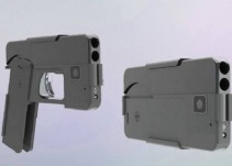 Clientes reciben su pistola con forma de celular