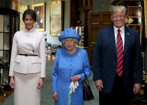 Donald Trump visita a la reina Isabel de Inglaterra
