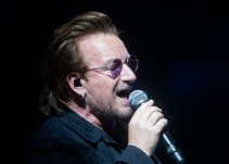 Bono pierde la voz en pleno concierto en Berlín