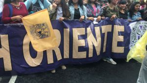Marchan estudiantes por Paseo de la Reforma Marchan estudiantes por Paseo de la Reforma