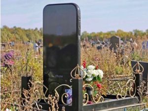 Realizan lápida en forma de iPhone Realizan lápida en forma de iPhone
