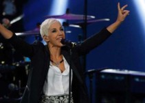 Estalla Ana Torroja por "mariconez"
