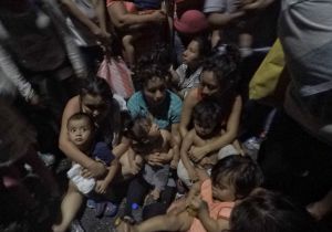 Migrantes hondureños piden abrir frontera de México Migrantes hondureños piden abrir frontera de México