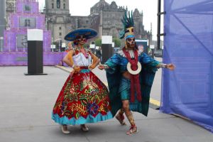 Inauguran ofrenda monumental en el Zócalo Inauguran ofrenda monumental en el Zócalo