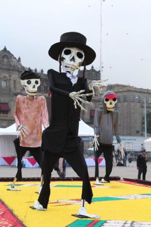 Inauguran ofrenda monumental en el Zócalo Inauguran ofrenda monumental en el Zócalo