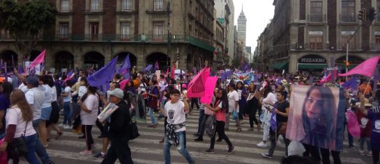 Marchan en contra de los feminicidios en la CDMX Marchan en contra de los feminicidios en la CDMX
