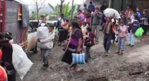 Olvidan a caravana de indígenas en Chiapas Olvidan a caravana de indígenas en Chiapas