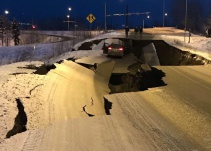 Poderosos sismo sacude Alaska; hay alerta de tsunami