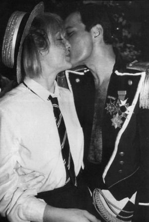 El extraño amor de Freddie Mercury y Mary Austin en imágenes El extraño amor de Freddie Mercury y Mary Austin en imágenes