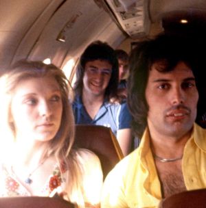 El extraño amor de Freddie Mercury y Mary Austin en imágenes El extraño amor de Freddie Mercury y Mary Austin en imágenes