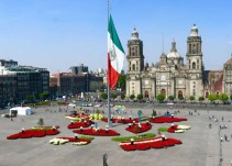 Un paseo para recordar; estrena el Zócalo jardín con nochebuenas
