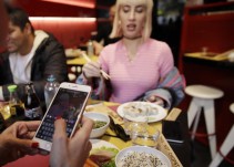 Conoce el nuevo restaurante dónde te cobran según tu numero de followers en Instagram