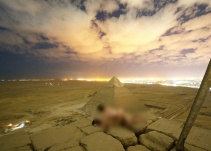Pareja se quita la ropa en la cima de la pirámide de Giza; autoridades emprenden investigación