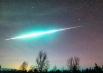 Policía capta caída de un meteoro desde su patrulla durante las Gemínidas
